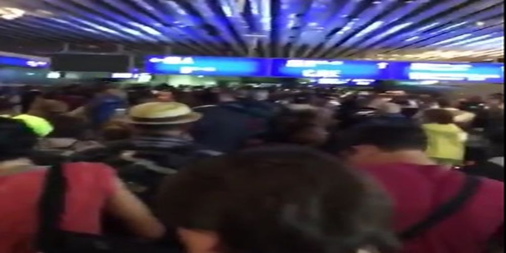 VIDEO Evakuacija na aerodromu u Frankfurtu, sumnjiva osoba u bijegu