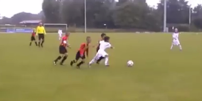 VIDEO Nevjerojatno: pogledajte što s loptom radi ovaj mali nogometni genijalac