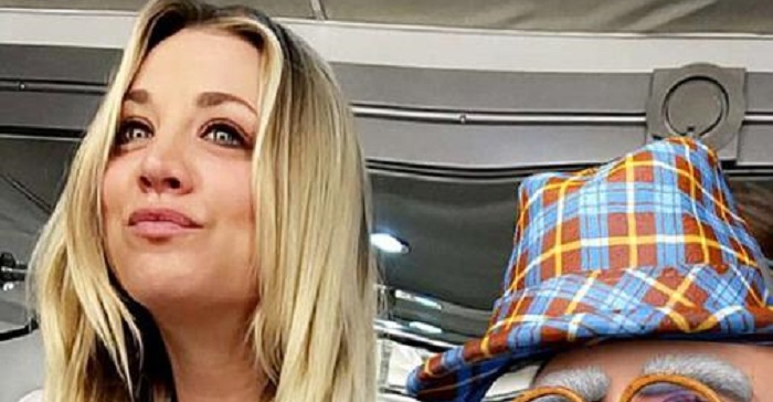 Zna kako privući pažnju: zvijezda Teorije velikog praska otkrila grudi