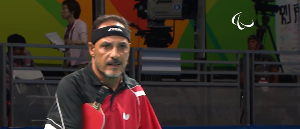 VIDEO Naklon do poda majstore: Nema ruku, a zadivljuje u stolnom tenisu 