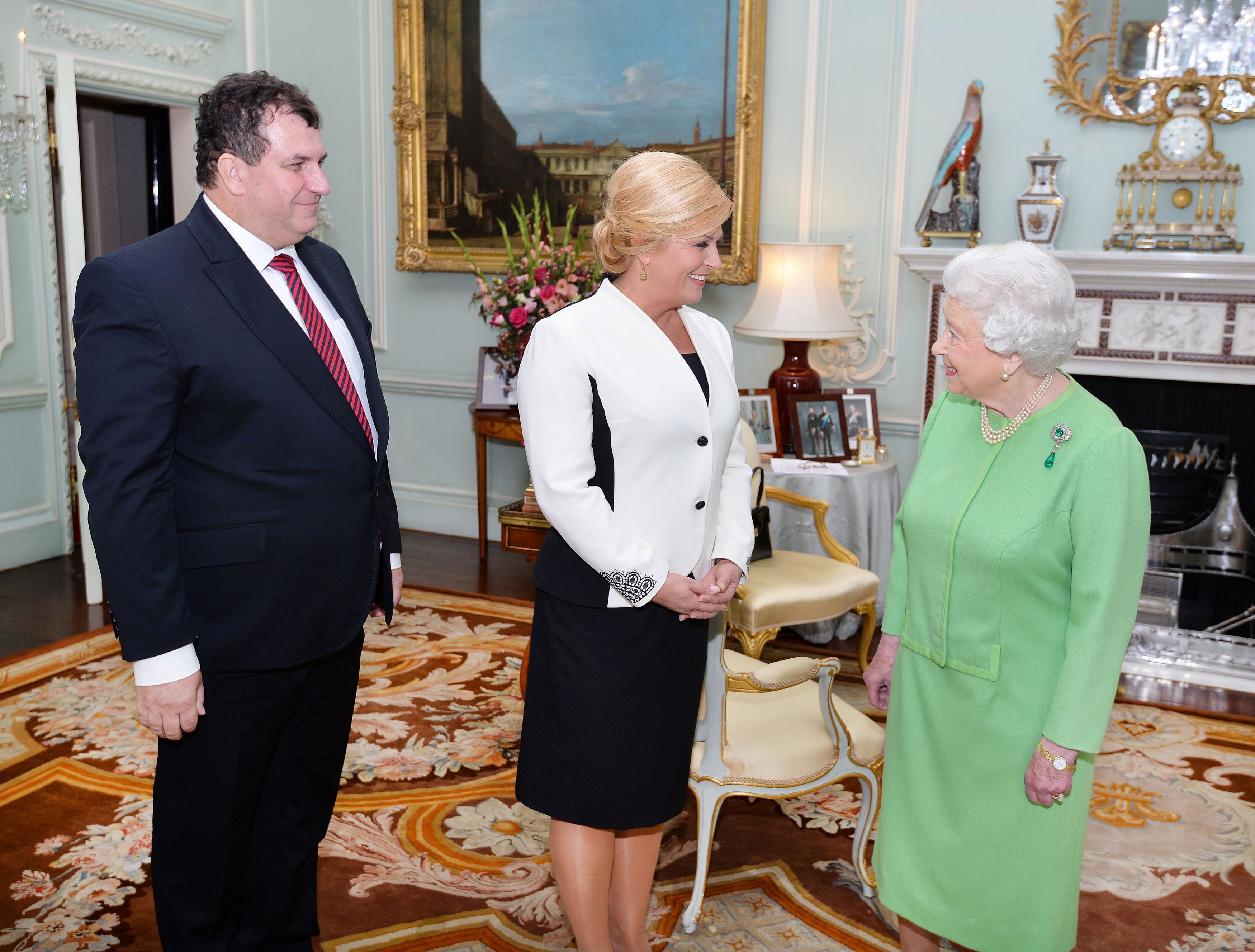 FOTO Predsjednica Grabar-Kitarović susrela se s kraljicom Elizabetom II. u Buckinghamskoj palači