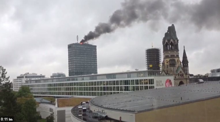 VIDEO Gori krov nebodera Europa centar u Berlinu, alarm se nije uključio