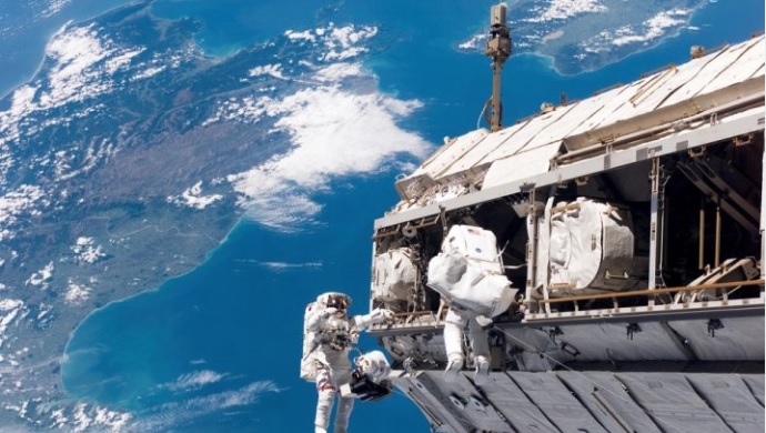 Znanstvenici otkrili zašto se astronauti na zemlju vraćaju sa spljoštenim očima i oštećenim vidom