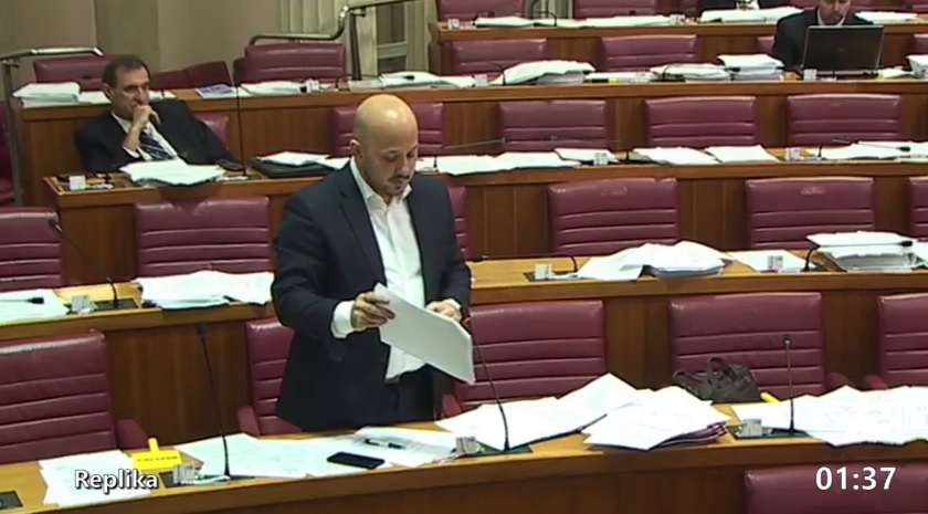 Burno u Saboru oko dva zakona iz porezne reforme: štitite tajkune, mrknuli ste lokalcima….