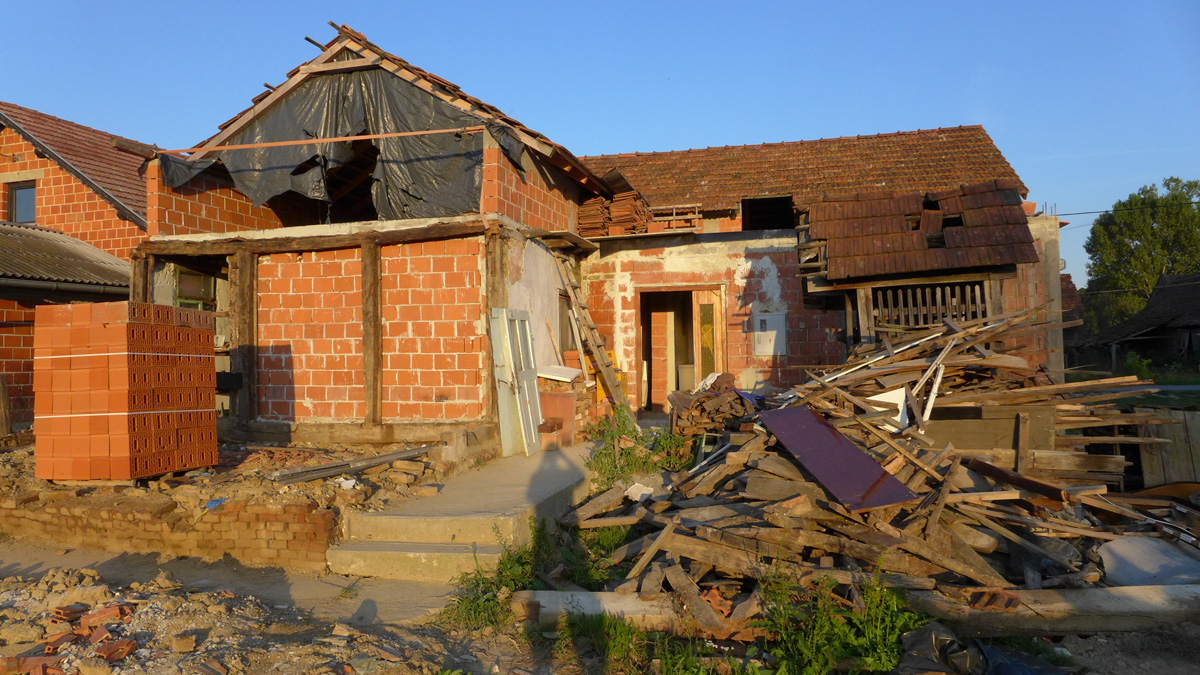 VIDEO Šesteročlana obitelj Jakovljević živi u groznim uvjetima, moli pomoć barem u građevinskom materijalu i odjeći