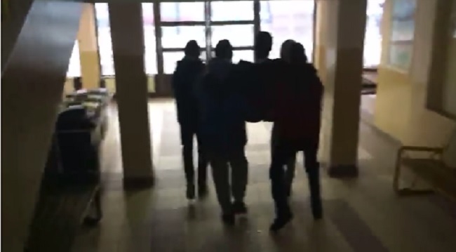 VIDEO Pernar u BiH u tuzlanskoj Elektrotehničkoj školi: Učenici ga izbacili nakon razgovora s ravnateljem i inovatorom
