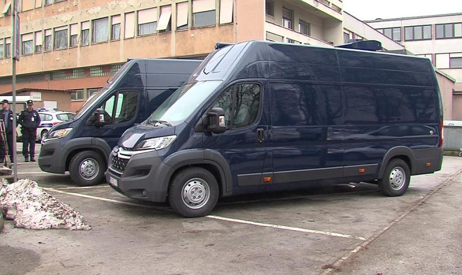 Dva “Schengen busa” stigla i u karlovačku policiju