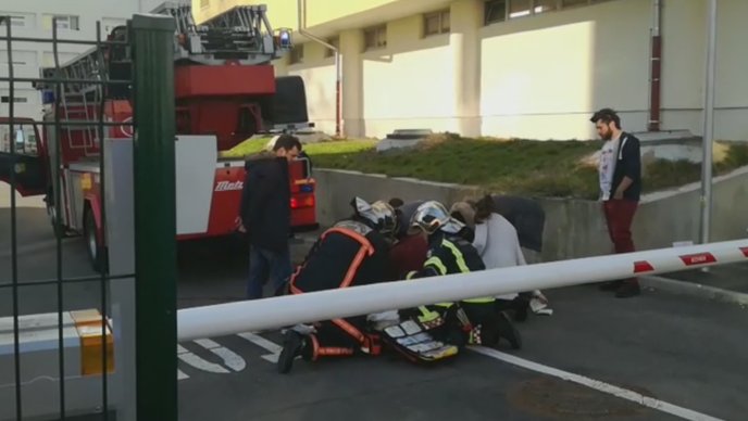VIDEO Veliki požar u zgradi studentskog doma Cvjetno naselje, u strci vatrogasna kola udarila pješakinju