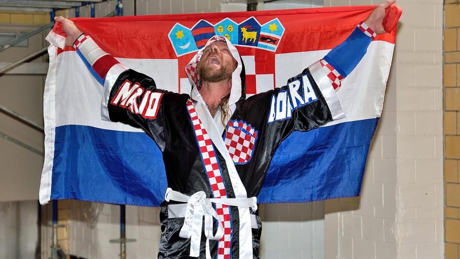 VIDEO Mario Bokara ogrnut hrvatskom zastavom i uz Thompsona u američkom ringu