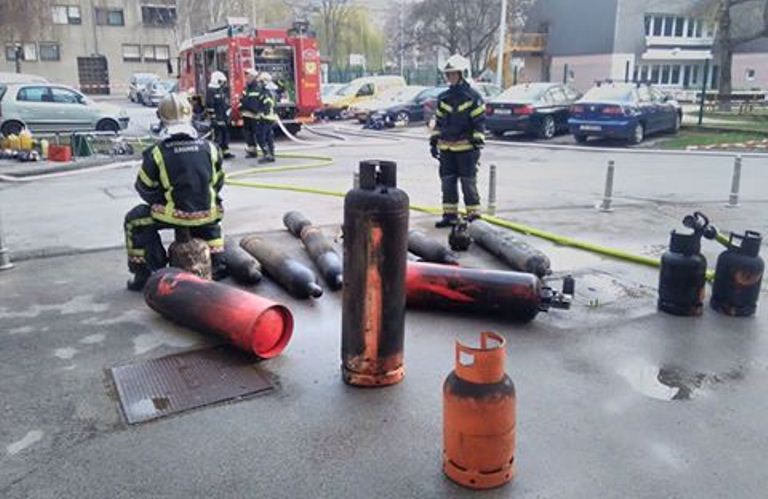 Izbjegnuta katastrofa na Jarunu: Šokantne slike vatrogasaca