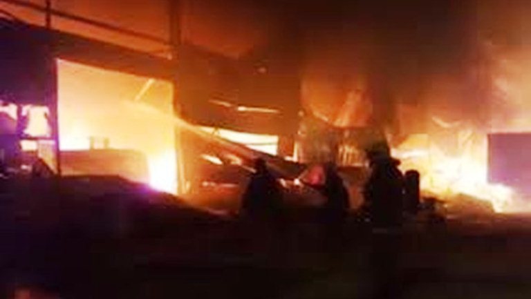 U cijelosti izgorio veliki trgovački centar Bingo kod Mostara