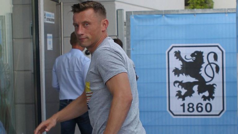 Olić pred 62.000 gledatelja ispao u treću ligu, neredi navijača 1860 Münchena