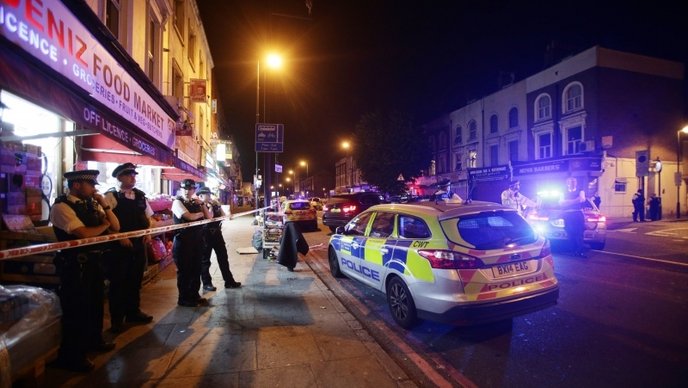 Jedna osoba poginula, osmero ozlijeđenih u napadu na džamiju u Londonu