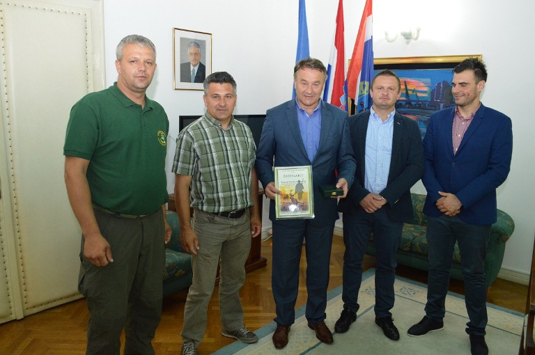 Županu Žiniću zahvala lovaca iz „Lonjskog polja“