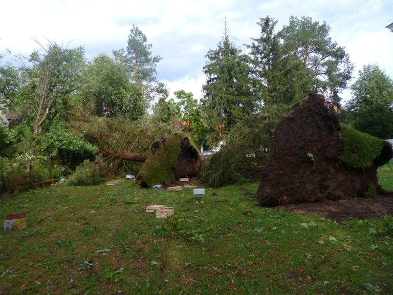 Jako nevrijeme pogodilo dijelove Siska, Sunje, Velike Gorice i Zagreba