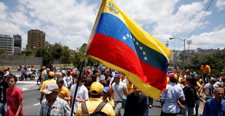Predsjednik Venezuele Maduro od Pape traži pomoć u uvjeravanju oporbe da spriječe dječje prosvjede