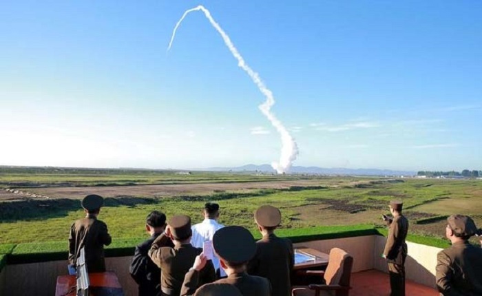 Sjevernokorejci su lansirali novu balističku raketu, dok je ratno brodvolje američke 7. pacifičke flote već raspoređeno pred obalom DNR Koreje