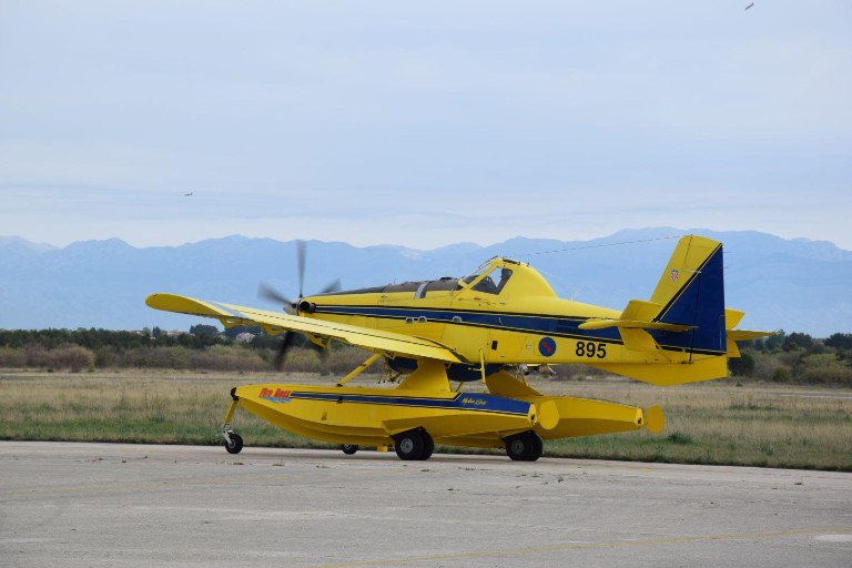 Protupožarni avioni i danas angažirani u gašenju dva požara
