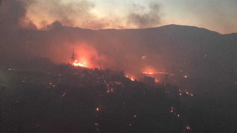 Bilo je apokaliptično stanje, promet blokiran, vatra u predgrađu, ali vatrogasci javljaju: Split je obranjen