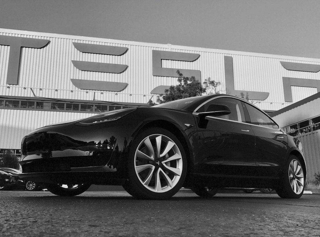 Prvi automobili Teslinog Modela 3, za masoviju prodaju, izrađeni su i spremni za vožnju