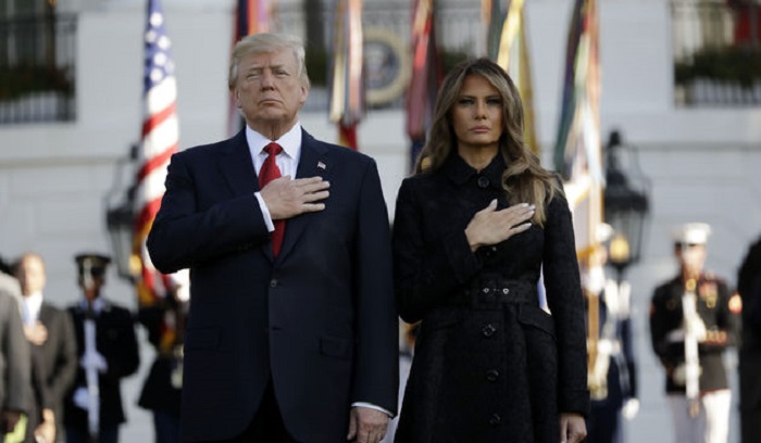 Donald i Melanija Trump su minutom šutnje odali počast žrtvama terorističkih napada 11.09.2001.
