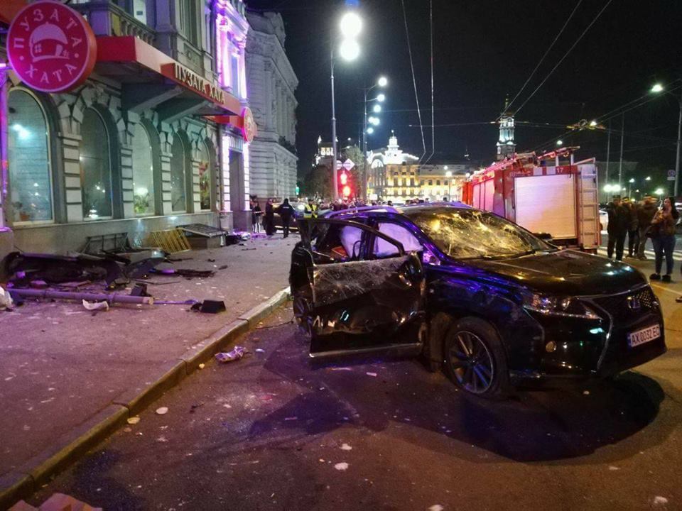 Stravična prometna nesreća u kojoj je poginulo šest osoba šokirala je Ukrajinu, mladu bogatašicu spasili od ljutih svedoka