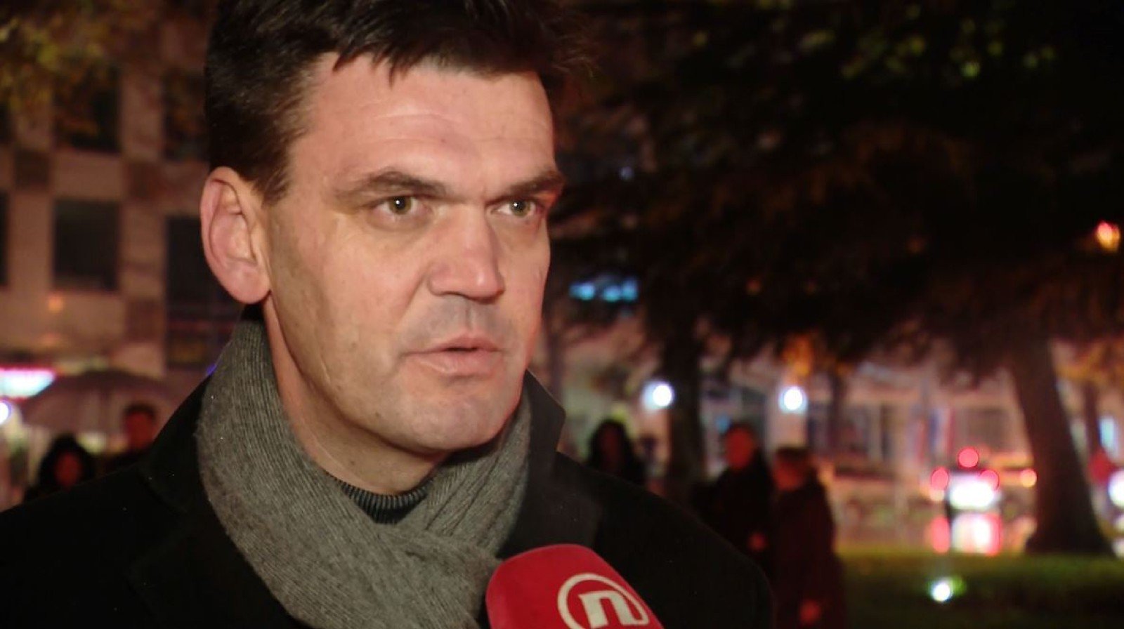 U Mostaru tisuće svijeća za Praljka, predsjednik HDZ-a 1990: Najveću odgovornost snosi Stipe Mesić koji je cijeli sretan dilao dokumente po Haagu