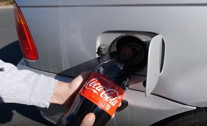 VIDEO Sigurno vas zanima što se dogodi kada vozite BMW na Coca-Colu