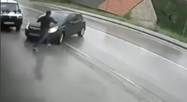 VIDEO Snimka smotanog vozača sa zagrebačkim registracijama postala neviđeni hit, završila na svjetskim stranicama