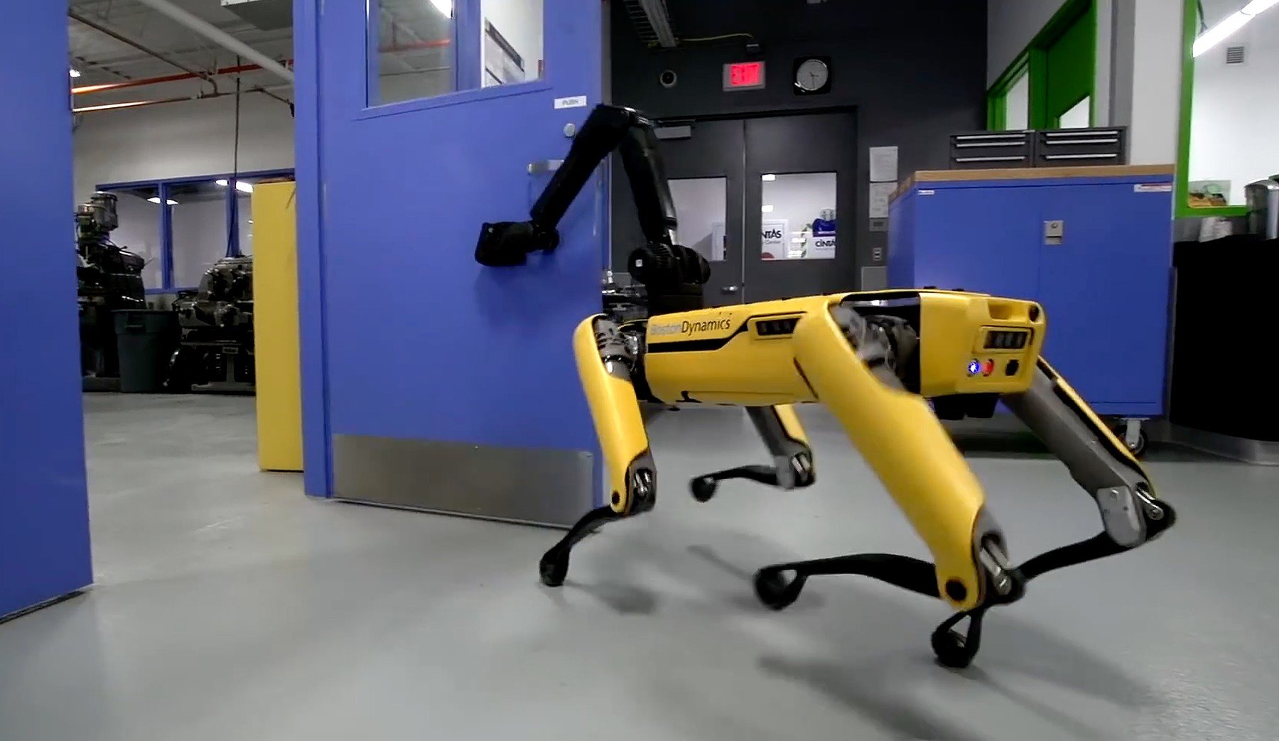 VIDEO Tehnički impresivno ali uznemirujuće: Testirali bezglavog robotskog psa iz noćne more, nezaustavljiv je