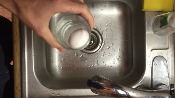 VIDEO Kako oljuštiti kuhano jaje u nekoliko sekundi