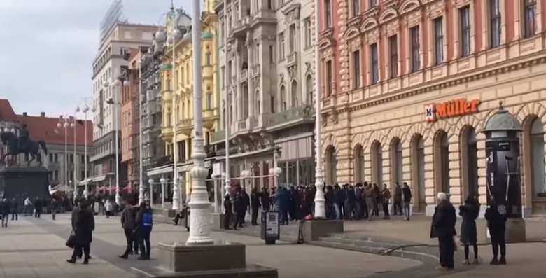 VIDEO Divljanje crnogorskih navijača koji su u središtu Zagreba poručili: Ovo je Srbija