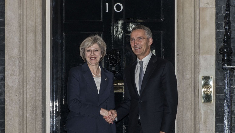 Jens Stoltenberg: NATO-u je potrebna britanska obrambena moć. Ujedinjeno Kraljevstvo vodeća je vojna sila i premijerka Theresa Mary May predana je tome da to tako i ostane