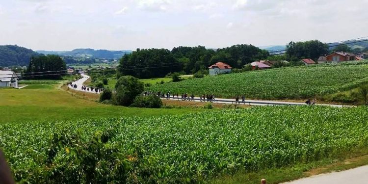 Drama na hrvatskoj granici s BiH: Migranti se skupljaju i žele na silu ući u Hrvatsku
