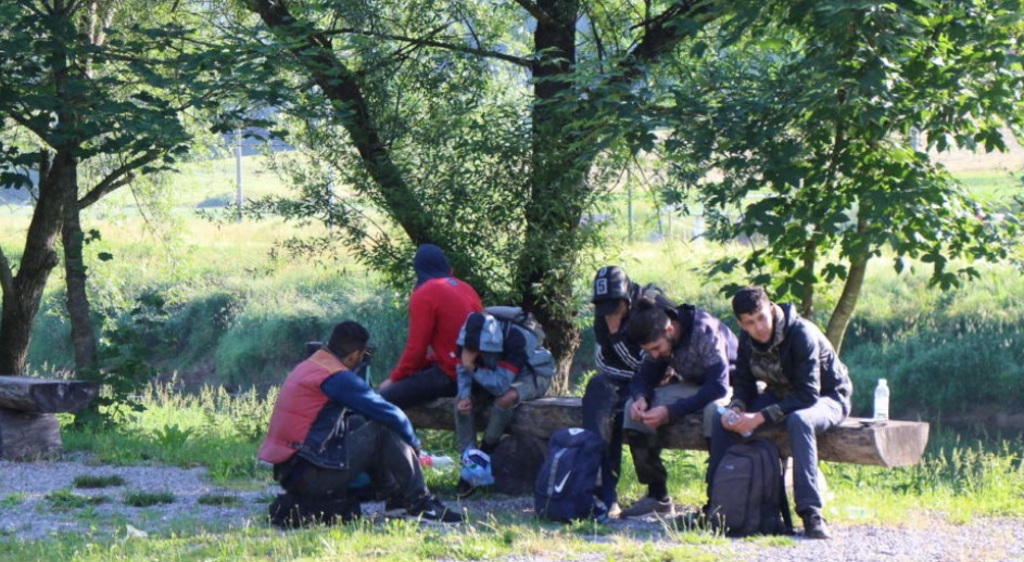 Šestorica mladih Sirijaca pet su dana pješačili od Bosne do Hrvatske: Imate li cigarete?