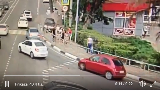 VIDEO Užas u Sočiju: Automobilom se zaletio u pješake na nogostupu