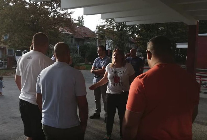Očajni roditelji blokirali školu nakon vatrenog obračuna u Vukomercu: Već 50 godina trpimo teror, ovo je kap koja je prelila čašu