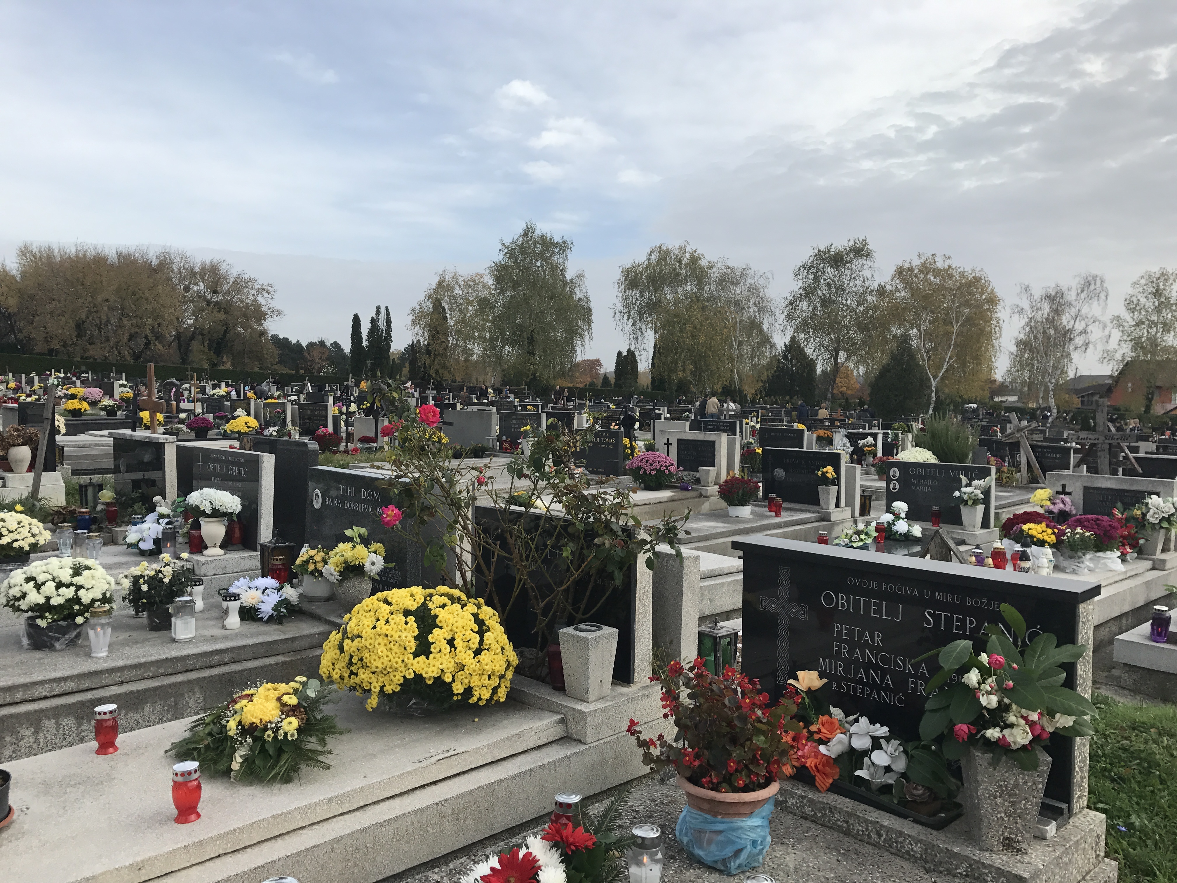 Blagdan Svih svetih, obilaze se groblja, slavi vječni život