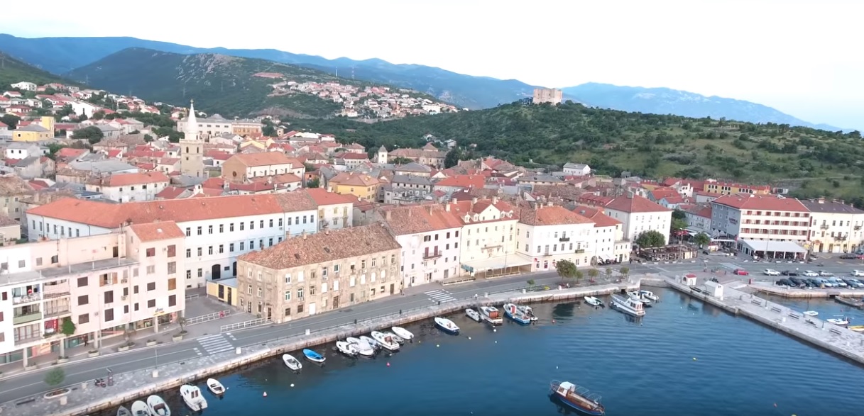 Kulturna baština: Senj, jedan od najstarijih hrvatskih gradova, sa samo djelomično obnovljenim zidinama