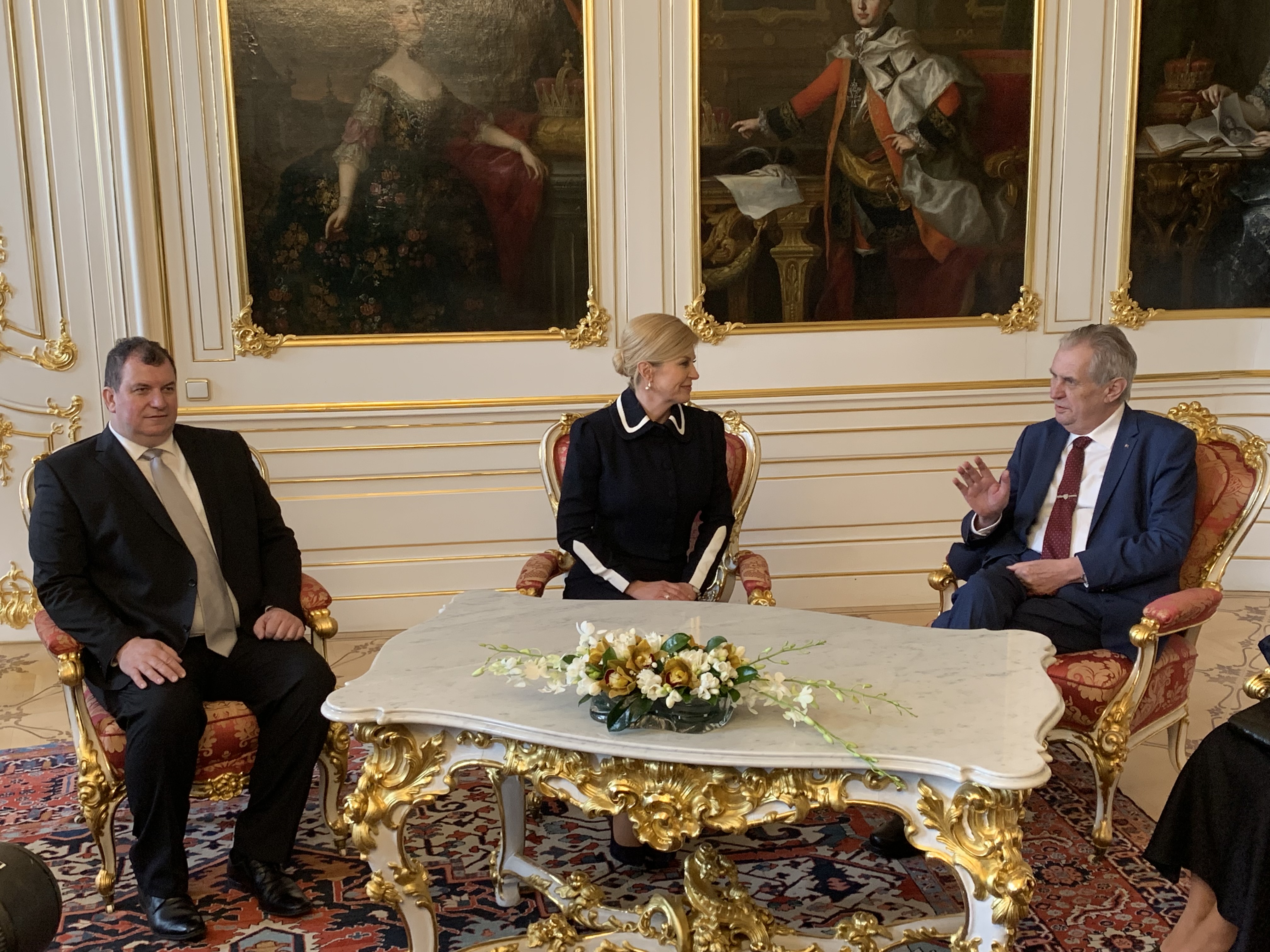Grabar-Kitarović stigla u službeni posjet Češkoj