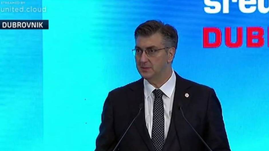 Summit 16+1, Plenković se obratio brojnim sudionicima, potpisan memorandum za Kantridu, suradnju sa HŽ-om….
