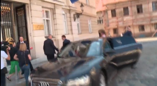 Jandroković i Bačić iz Vlade u Sabor cijelih 50 metara išli – automobilom, bježali od novinara