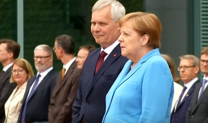 VIDEO Treći put: Kamere opet snimile kako se njemačka kancelarka Angela Merkel trese