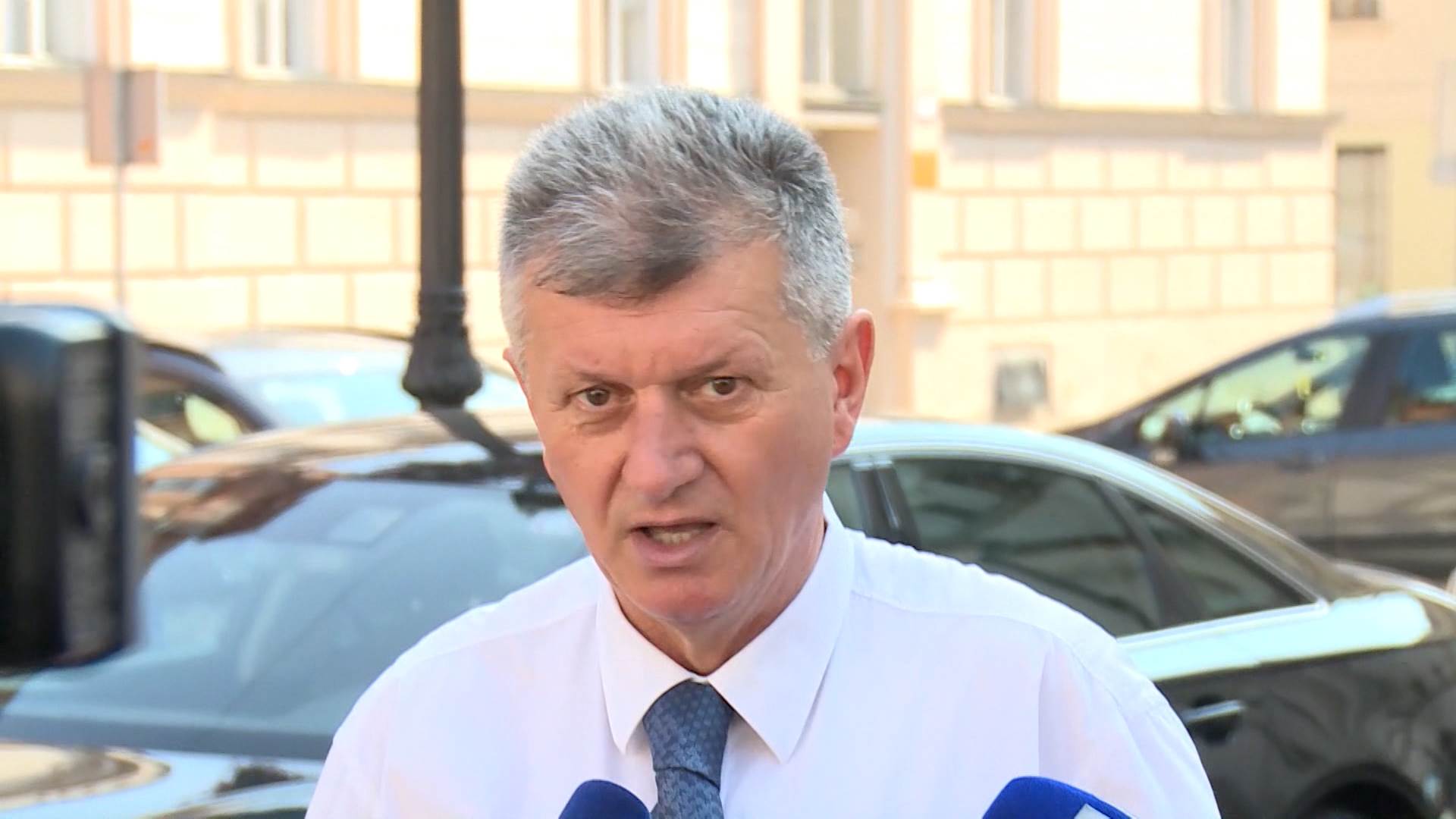 Kujundžić: Vlada će iznaći rješenje kako povisiti plaće sestrama i liječnicima