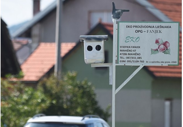 Mještanin karlovačkog prigradskog naselja Mahično postavio “kameru”, kaže da djeluje na vozače: Scimala ih je