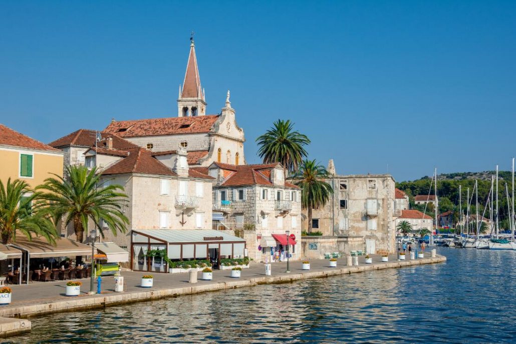 U Milni na Braču ozlijeđene su dvije državljanke Francuske u požaru glisera