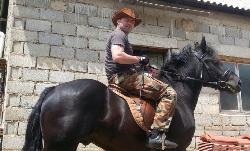 Ratni zločin: Javio se Hrvat kojega je vlasnik kafića u Uzdolju mlatio za vrijeme srbijanske agresije – Oj Ustaše neka, neka duboka vas jama čeka