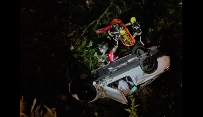Dramatično izvlačenje mladića koji su sletjeli u Mercedesu sa sljemenske ceste u provaliju