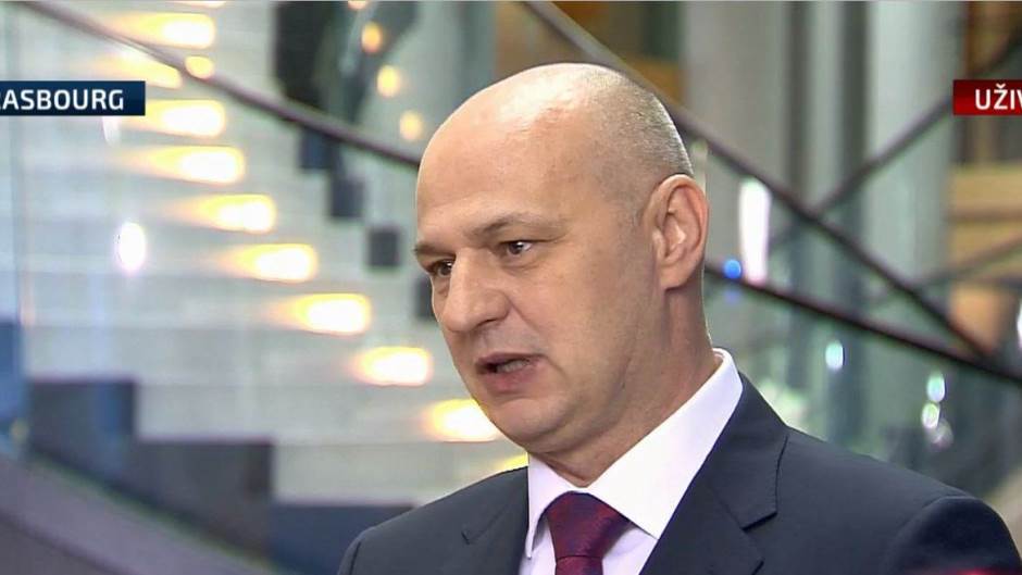Kolakušić najavio kad kreće u borbu za Pantovčak: Prenosi se tko kuha čobanac s Facebooka, a prave teme nikom nisu zanimljive