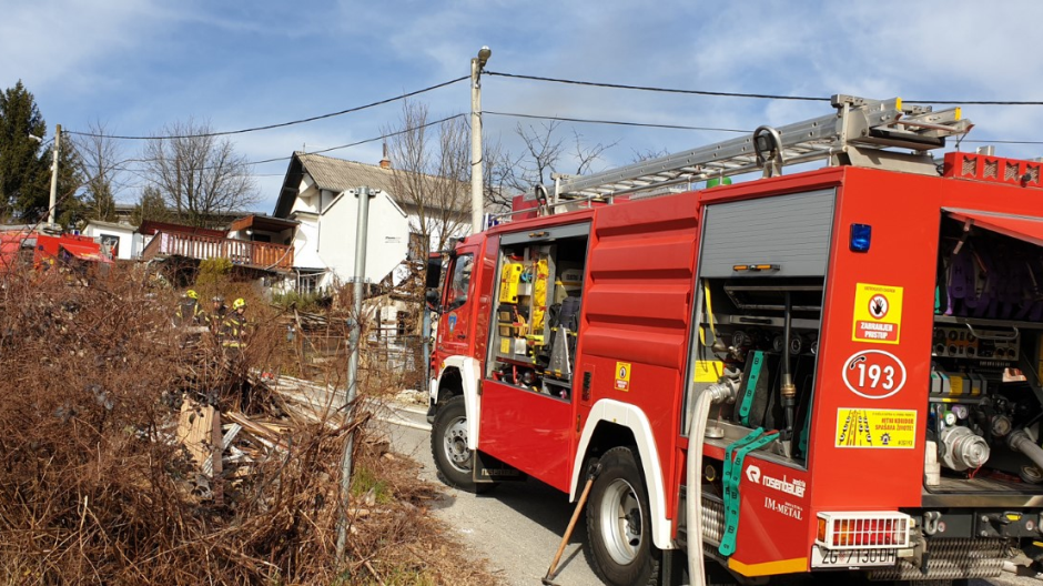 Požar u Borčecu, na teren upućeno šest vozila i 23 vatrogasca